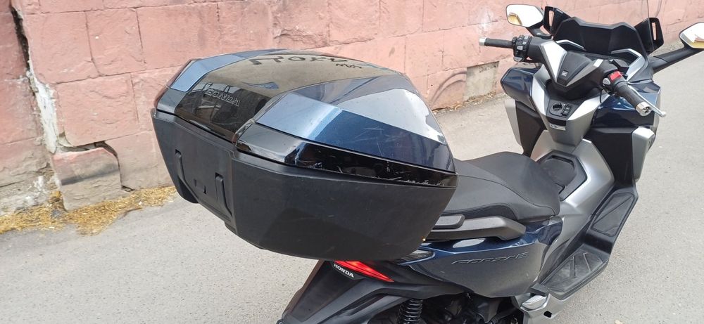 Продавам Honda Forza 300