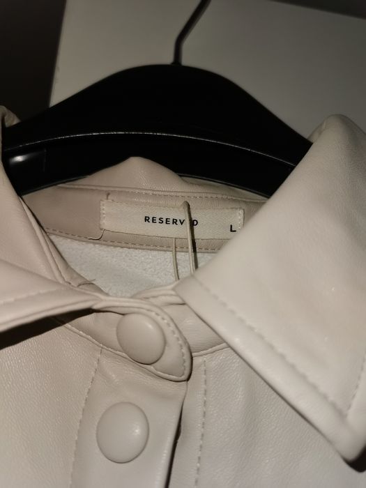 Reserved бежов кожен тренч