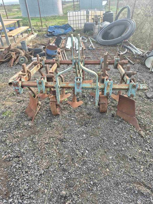 Универсален лозарски плуг