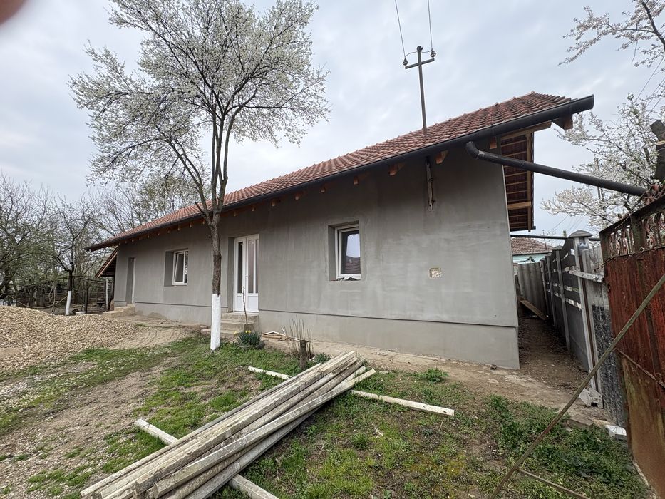 Vând casa renovată la Santimreu !