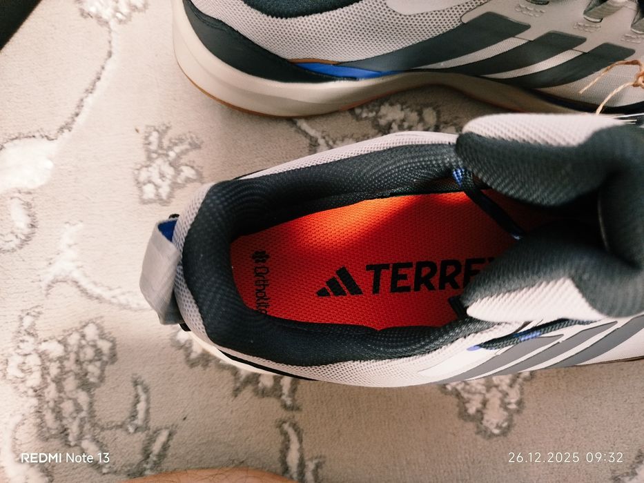 Кроссовки Адидас , оригинал