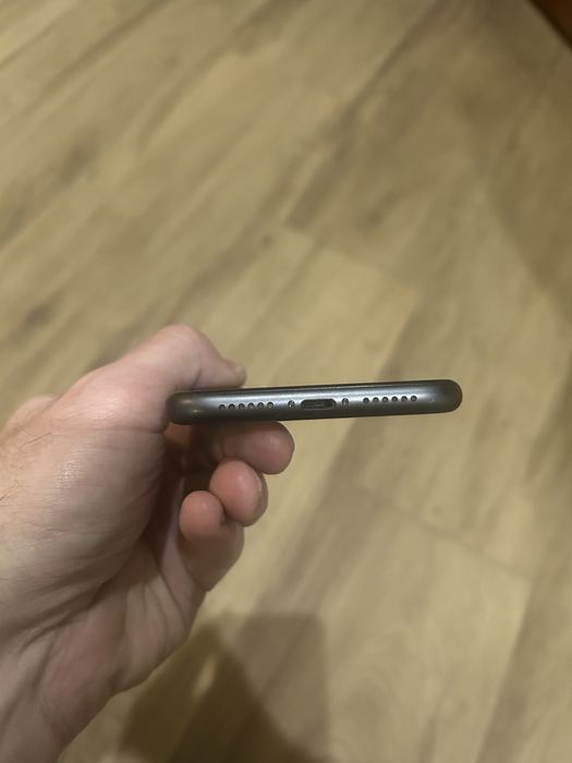 iPhone 11 Black 128 GB Пълен Комплект