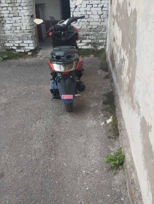 M maks skuteri sotladi