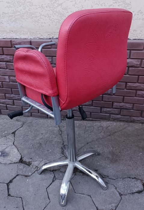 Парикмахерское кресло для детей