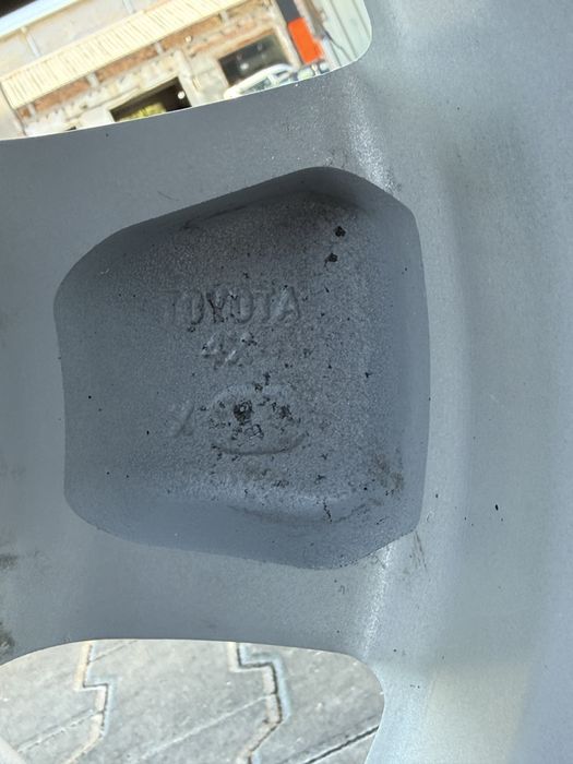 Алуминиеви джанти TOYOTA с гуми 6х139,7