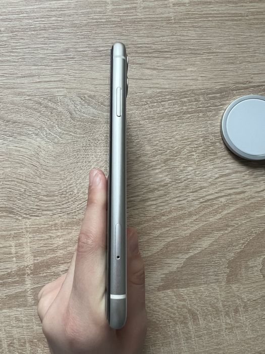 Iphone 11 64 GB 81% sanatate baterie