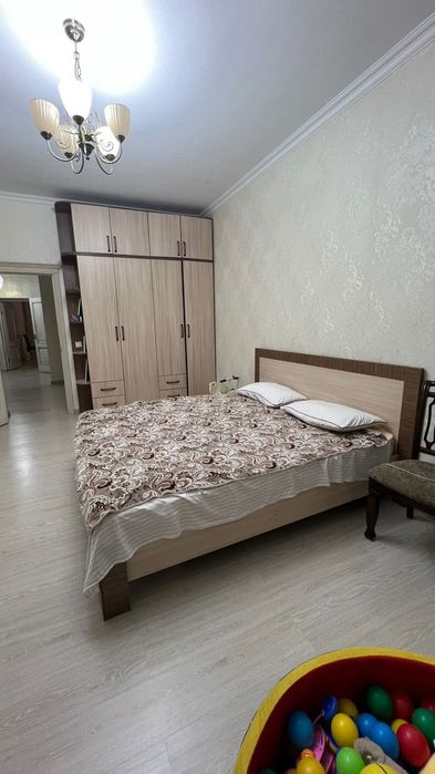 Двуспальная кровать