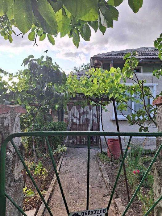 Реновирана къща в Кардам