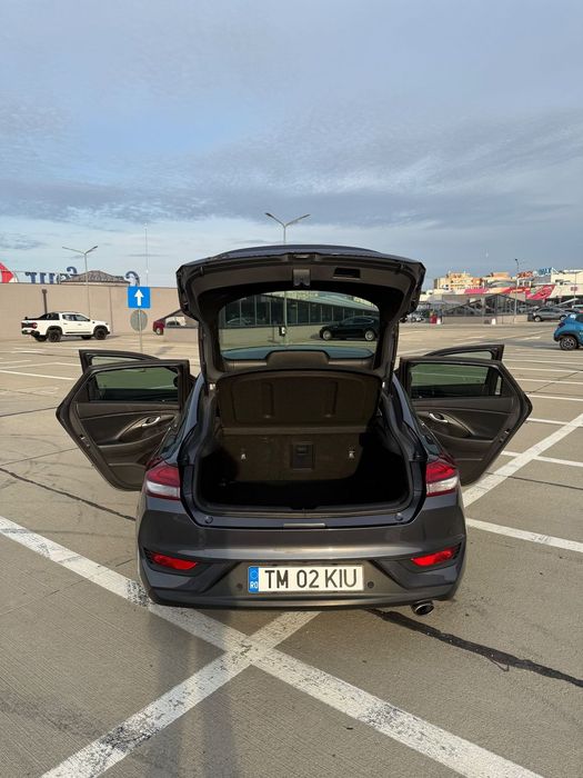 Hyundai I30 Hyundai i30 Fastback 1.4 T-GDI 140 CP Automată | 2018 | 126.000 km |