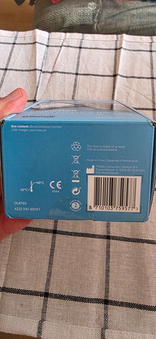 Апарат за кръвно налягане Philips за китка чисто нов в кутия с зарядно