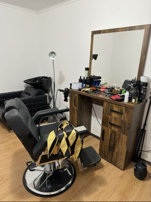 Set mobilier, scaun de frizerie, scafa