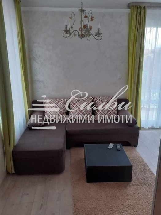 Дава се под наем Тристаен апартамент в Шумен, Пазара - 75 кв.м за 408 € - Снимка #1