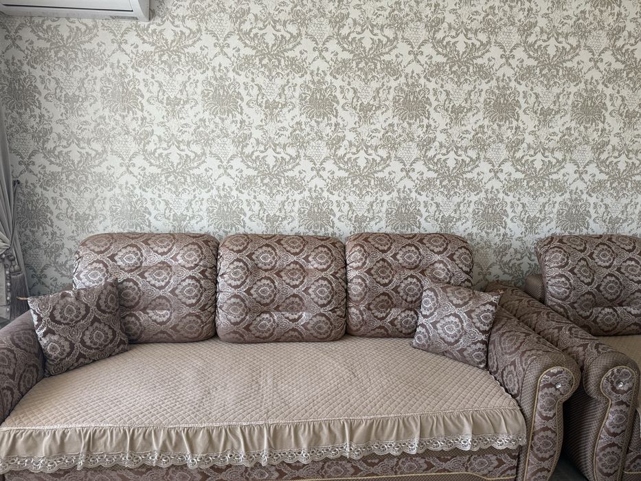 Продам диван с креслой