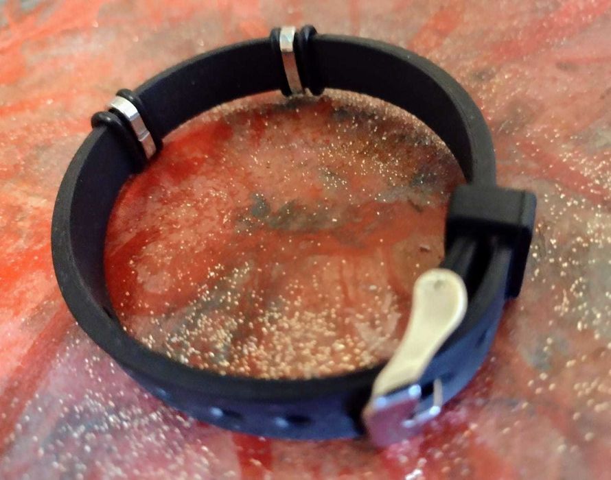 Стилна силиконова гривна - контролируема