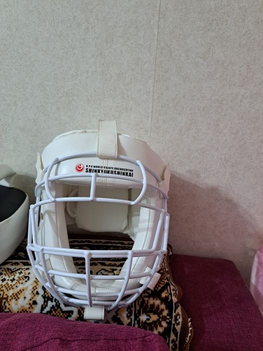 Продам шлем и нагрудник