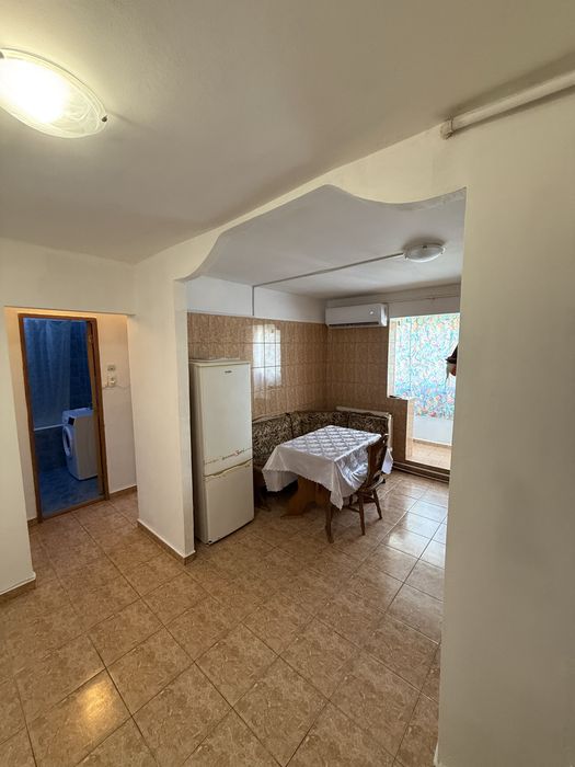 Proprietar, inchiriez apartament 2 camere decomandat