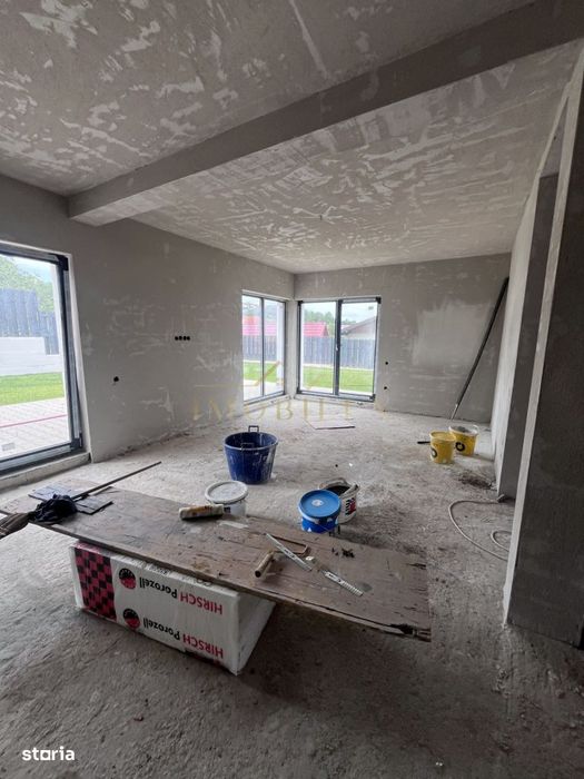 Casa individuala cu 4 camere + Garaj  , panouri fotovoltaice, Dezmir