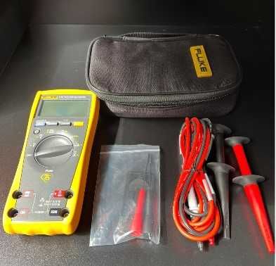 Multimetru Digital Fluke 179 True RMS 75 Years Edition, Masurare Temperatura, Auto Range, Husa Transport | Garantie 12 Luni | UsedProducts.ro