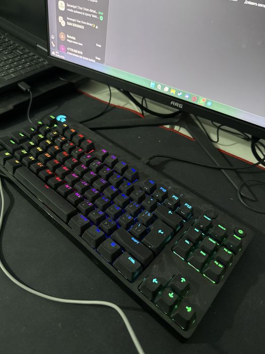 Игровая клавиатура Logitech G Pro черный