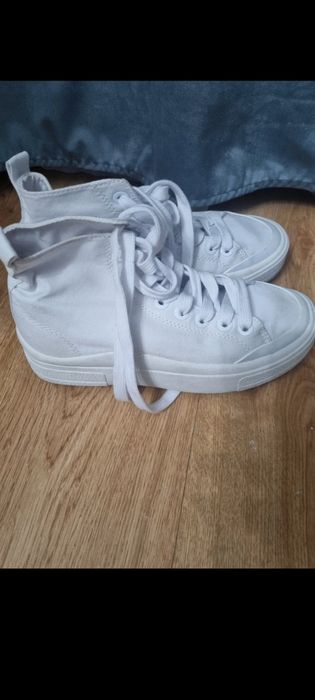 Tenisi Stradivarius purtati o data