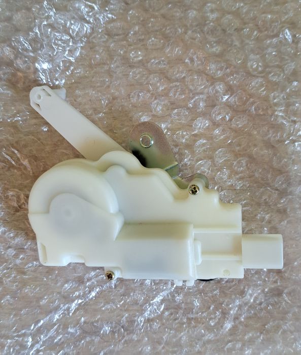 Машинка  централно багажник Toyota Yaris 1999-2005