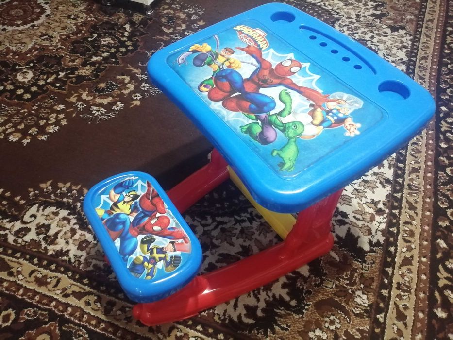 Детский стол со стулом