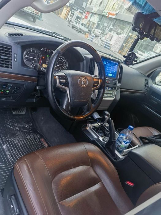 Toyota Land Cruiser 200