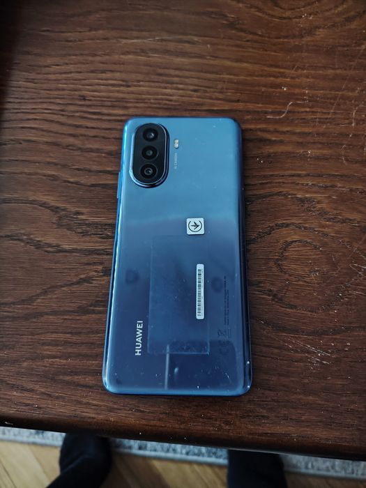 Телефон Huawei nova Y70