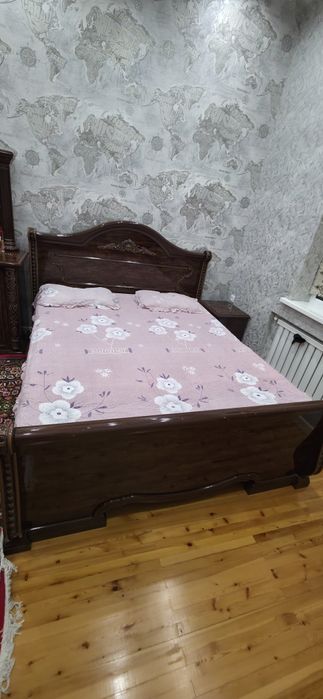 Спальный гарнитур сотилади.