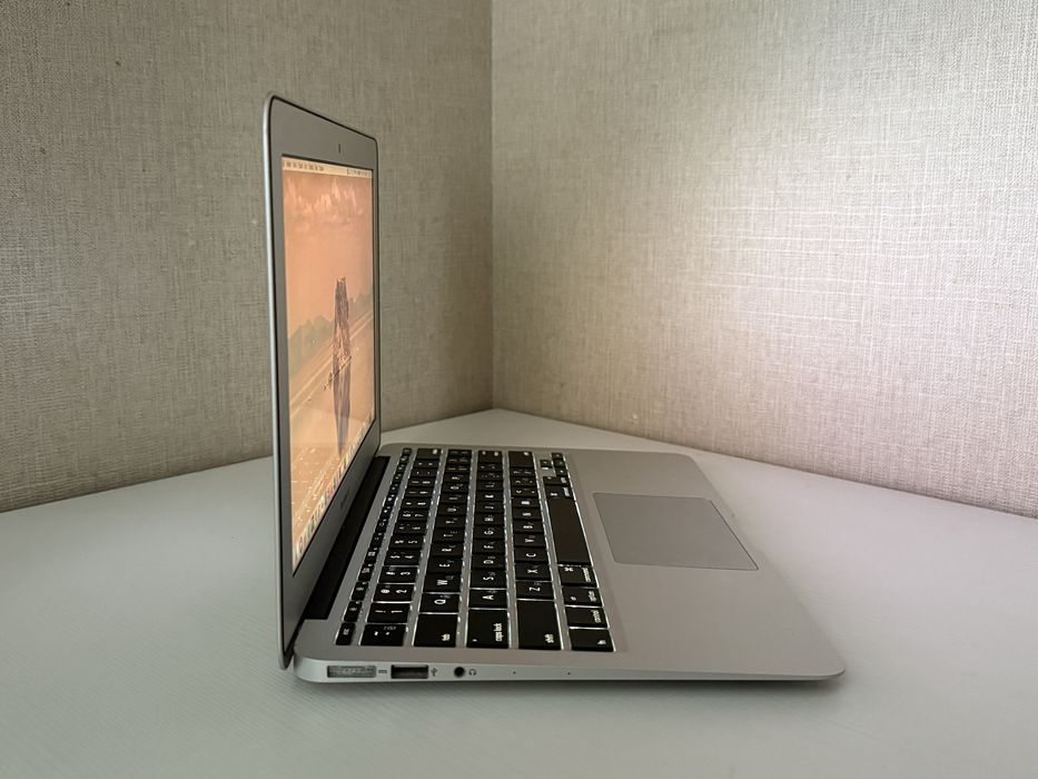 MacBook Air 11″ Mid 2013 —отличное состояние