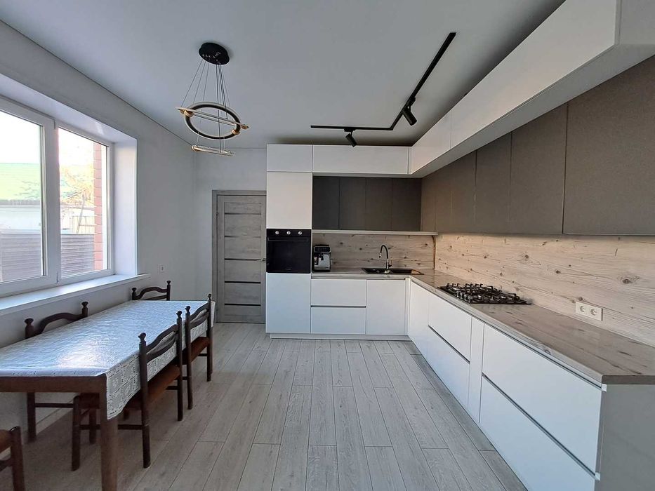 Продам 6 комнатный дом