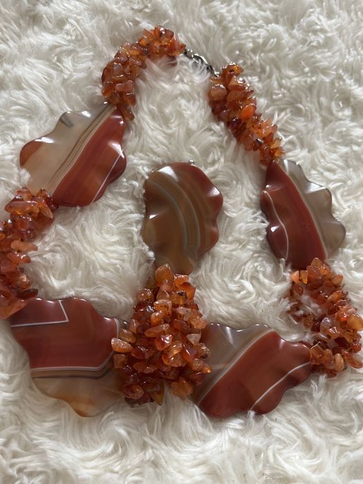 Гърдан от сердолик