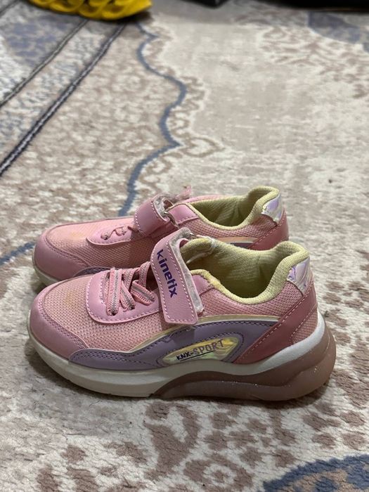 Красовки фирменые одеты  пару раз