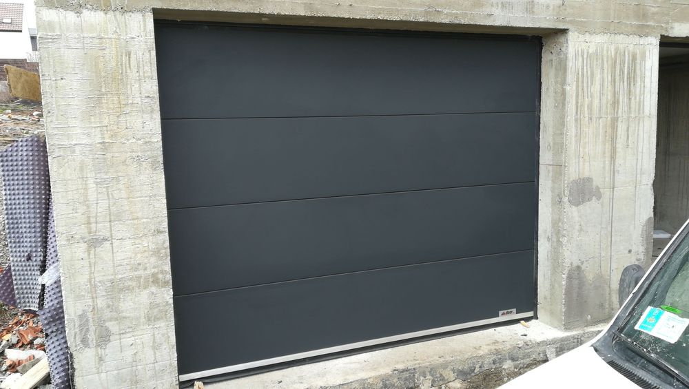 Ușa pentru garaj