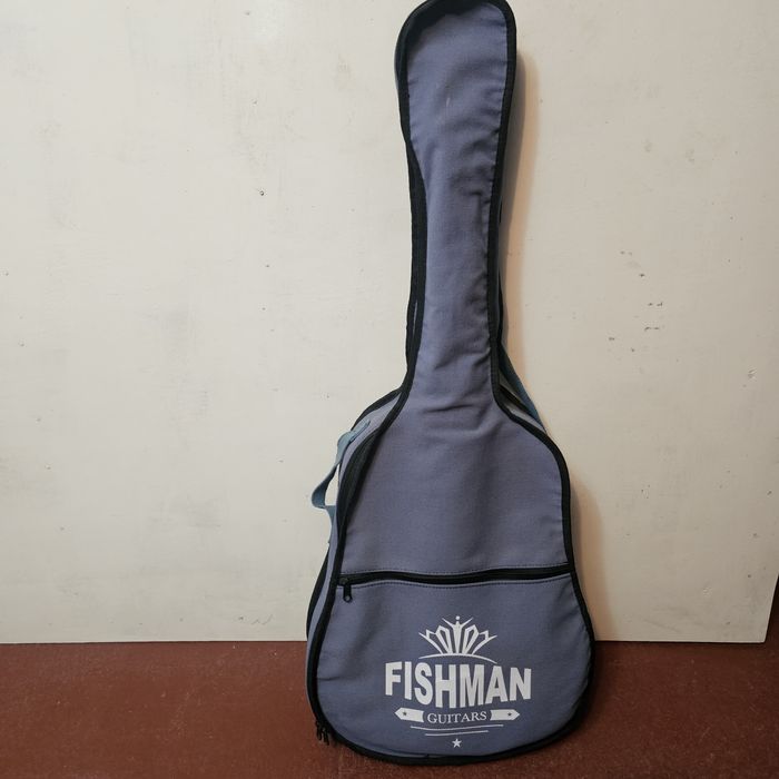 Gitara sotiladi yangi Gʻilofi hamma narsasi joyida narhi keliahiladi