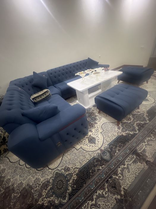 Срочно продаю!!! Комплект мягкого мебели вместе с журналным столиком