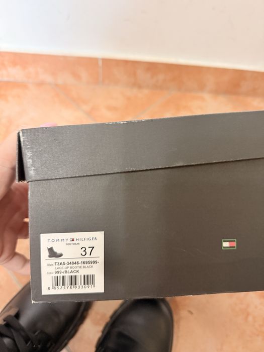 Ghete damă Tommy Hilfiger, negre, mărimea 37 – stare foarte bună