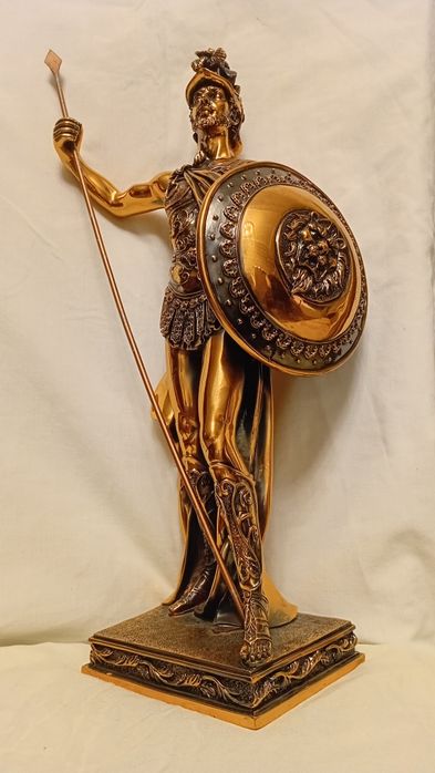 Антиквар Статуэтка в отличным состоянии