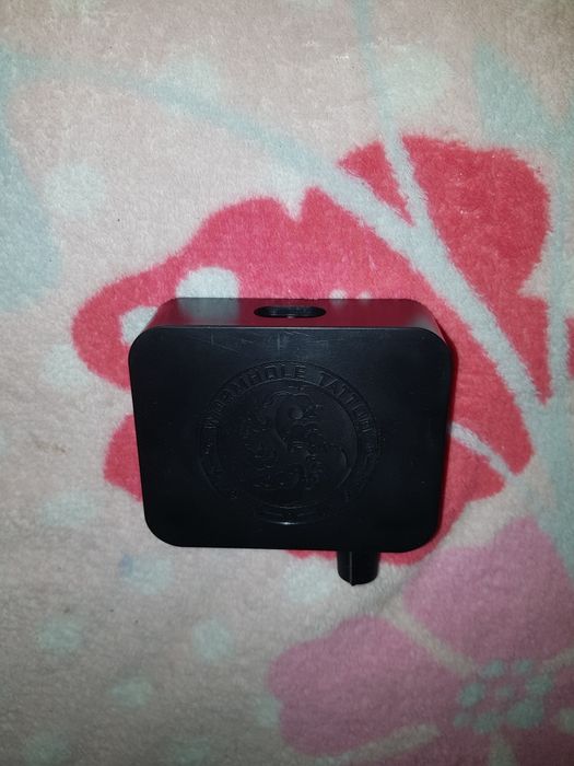 Vand 2 mașini de tatuat cu toate accesoriile necesare.