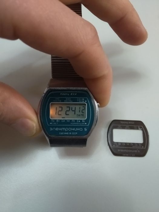 Часы наручные Электроника 5. Кварц ЖКИ. СССР.