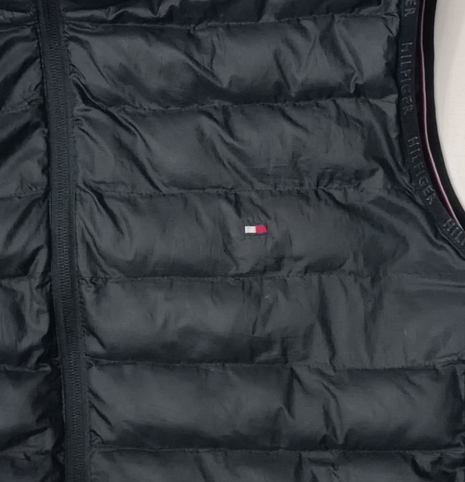 Tommy Hilfiger Vest оригинален елек M топла черна грейка
