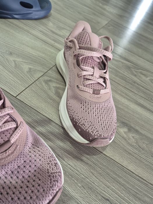 Adidasi under armour