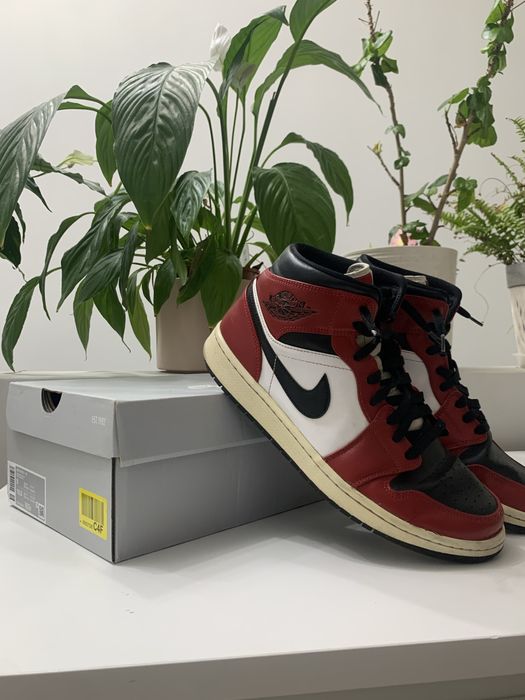 Nike Jordan 1 Mid Chicago Black Toe