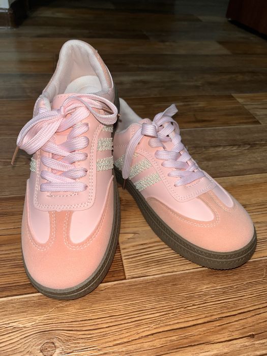 Продается новая обувь 8000тг