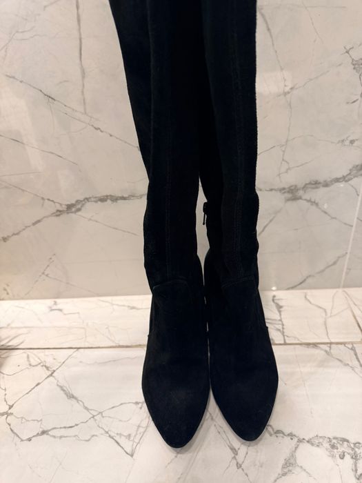 Ботуши от естествен велур.