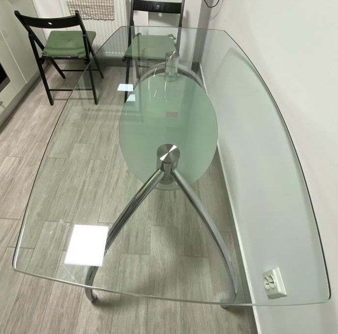 Masă de bucatarie cu blat de sticla securizata