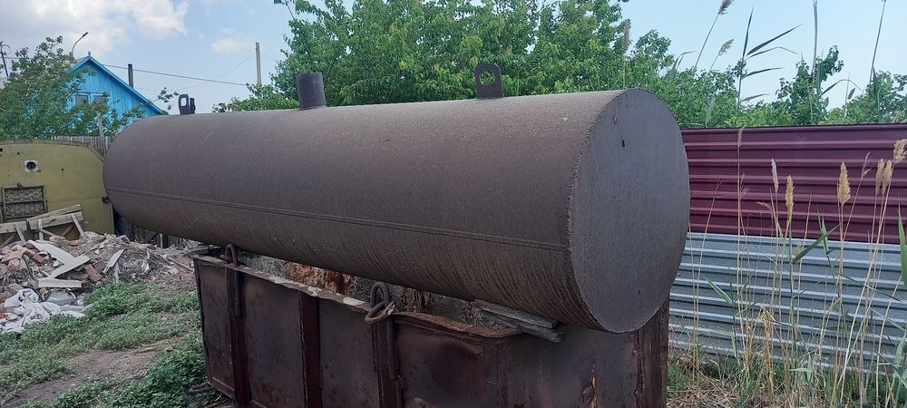 Продам цистерну под техническую воду можно гсм