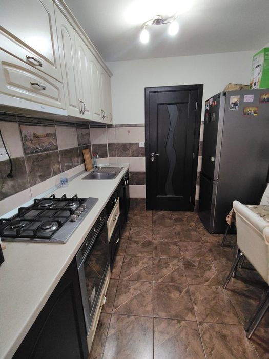 De vănzare apartament etaju 2