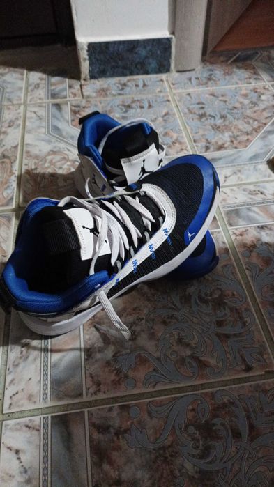 Adidasi jordan jumpman