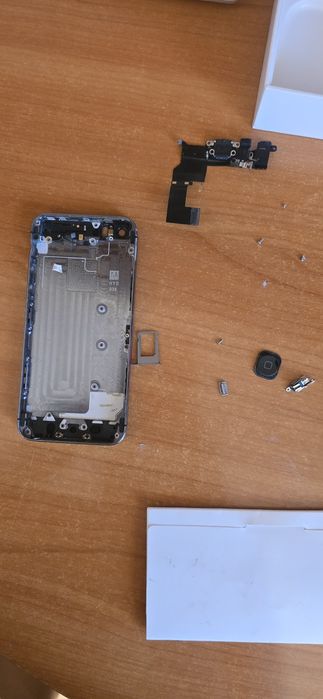 Продам корпус задную панель на айфон 5s